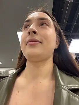 Holly Play online show from November 2025 12:08:01 PM