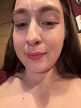 Holly Play online show from May 2026 04:04:02 PM