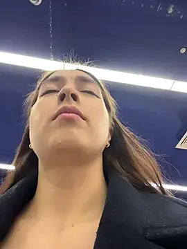 Holly Play online show from January 2026 12:32:01 PM