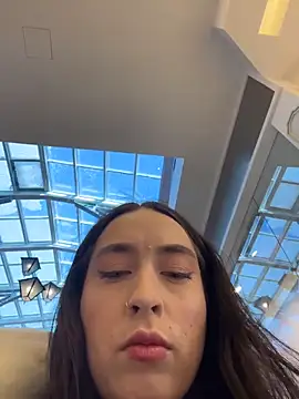 Holly Play online show from February 2026 12:05:01 PM