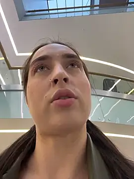 Holly Play online show from November 2025 09:13:01 AM