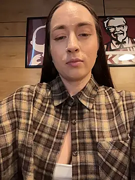 Holly Play online show from May 2026 11:06:01 AM