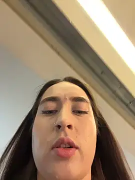 Holly Play online show from March 2026 09:00:01 AM