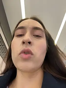 Holly Play online show from December 2025 11:09:01 AM