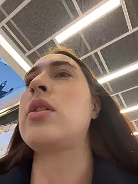 Holly Play online show from November 2025 12:15:02 PM