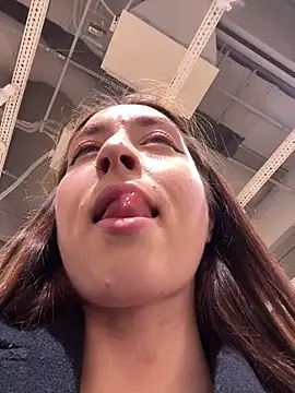 Holly Play online show from December 2025 12:29:02 PM