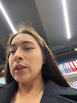 Holly Play online show from December 2025 12:07:02 PM