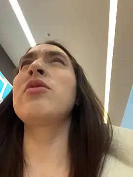 Holly Play online show from February 2026 12:16:02 PM