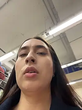 Holly Play online show from March 2026 12:06:01 PM