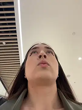 Holly Play online show from April 2026 11:58:01 AM