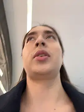 Holly Play online show from April 2026 09:00:01 AM