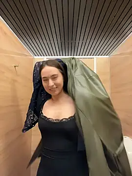 Holly Play online show from March 2026 12:06:02 PM