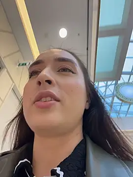 Holly Play online show from October 2025 09:08:01 AM