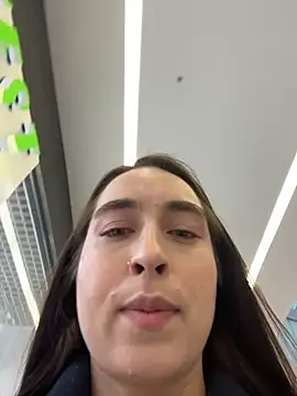 Holly Play online show from December 2025 12:04:02 PM