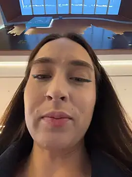 Holly Play online show from December 2025 12:08:01 PM