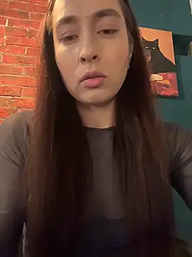 Holly Play online show from May 2026 09:04:01 AM