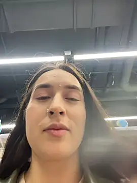 Holly Play online show from November 2025 07:12:01 AM