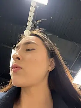 Holly Play online show from March 2026 12:10:02 PM