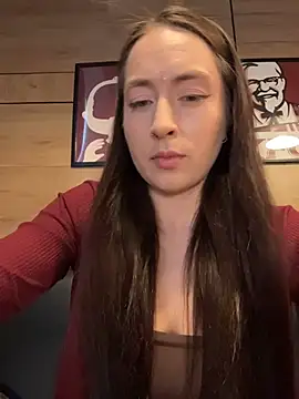 Holly Play online show from May 2026 08:01:01 AM
