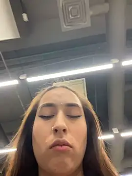 Holly Play online show from January 2026 12:12:02 PM