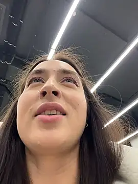 Holly Play online show from February 2026 12:01:02 PM