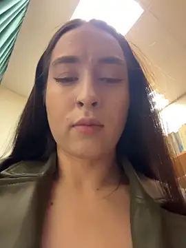 Holly Play online show from May 2026 09:03:01 AM