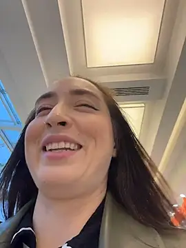 Holly Play online show from October 2025 09:07:01 AM