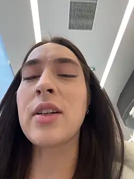 Holly Play online show from February 2026 12:07:01 PM