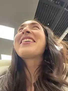 Holly Play online show from February 2026 12:12:02 PM