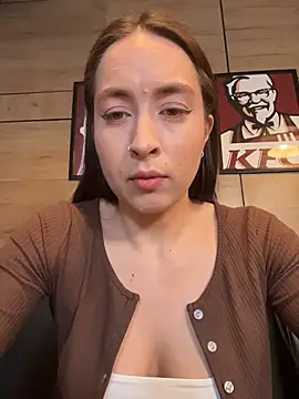 Holly Play online show from April 2026 12:09:01 PM
