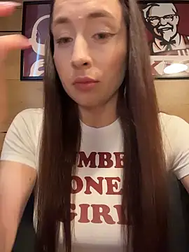 Holly Play online show from May 2026 11:07:01 AM