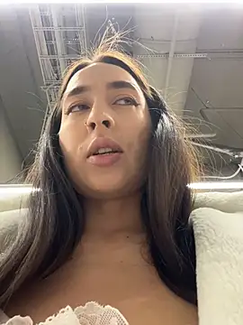 Holly Play online show from February 2026 12:05:02 PM