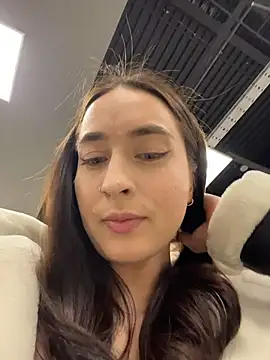 Holly Play online show from March 2026 12:23:01 PM