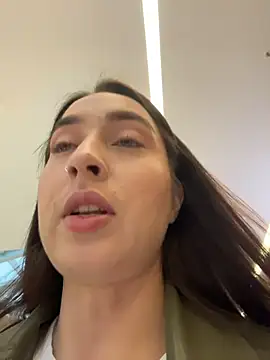 Holly Play online show from November 2025 09:24:02 AM