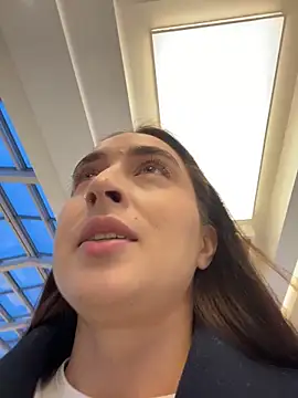 Holly Play online show from December 2025 12:06:01 PM