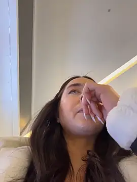 Holly Play online show from March 2026 12:00:01 PM