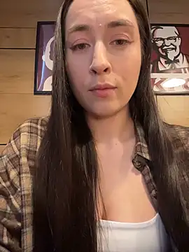 Snapshot of Holly_Play chatting on June 2026 09:58:02 AM Holly Play online show from June 2026 09:58:02 AM