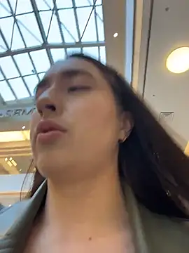 Holly Play online show from April 2026 12:00:01 PM