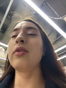 Holly Play online show from April 2026 01:18:02 PM