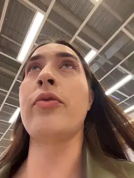 Holly Play online show from November 2025 12:09:01 PM