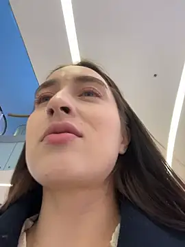 Holly Play online show from November 2025 07:09:01 AM