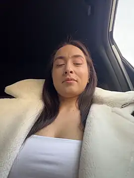 Holly Play online show from February 2026 12:24:01 PM