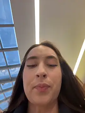 Holly Play online show from December 2025 12:11:01 PM