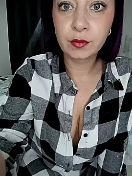 Chaudesquirt online show from February 2025 01:11:01 PM