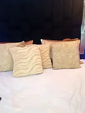 Isabella Flores online show from December 2025 10:04:01 PM