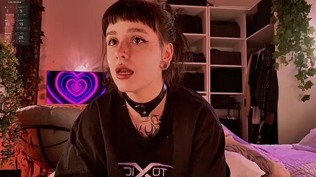 MichaellaMoon online show from March 2026 05:28:01 PM