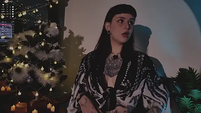 MichaellaMoon online show from December 2025 06:55:02 PM