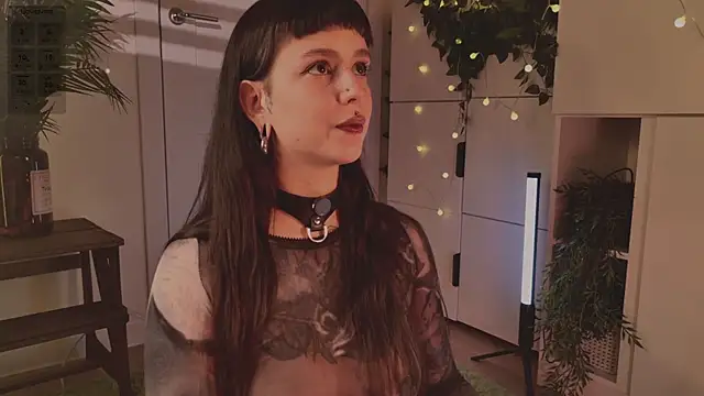 MichaellaMoon online show from January 2026 06:00:02 PM