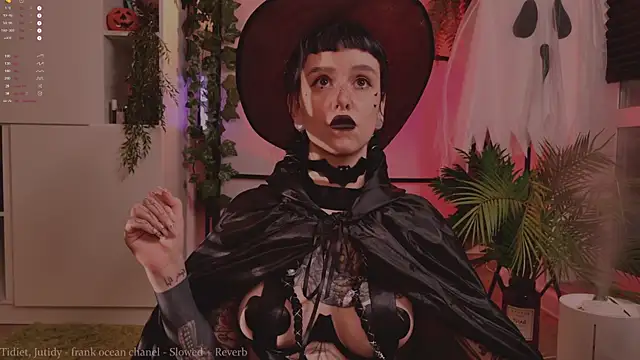 MichaellaMoon online show from October 2025 05:31:01 PM