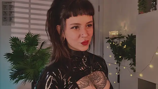 MichaellaMoon online show from January 2026 06:11:02 PM